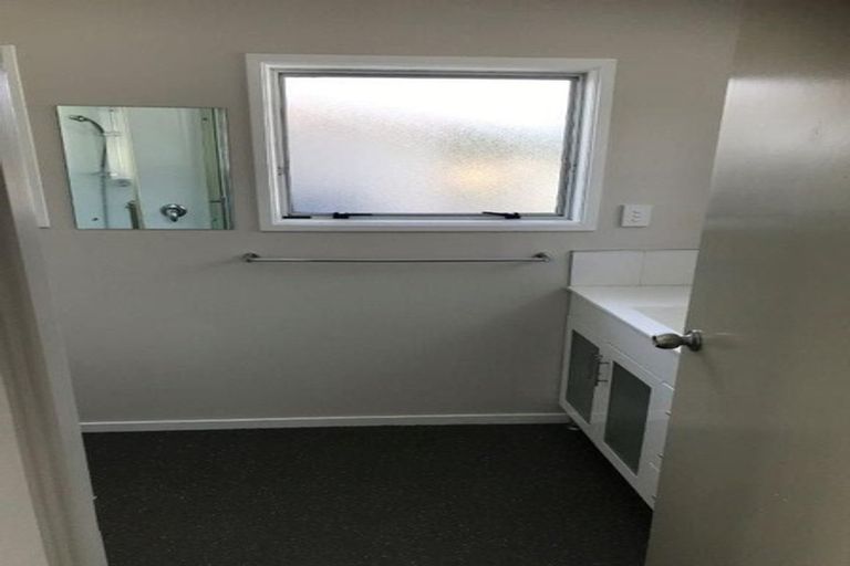 Photo of property in 2/29 Becker Drive, Weymouth, Auckland, 2103