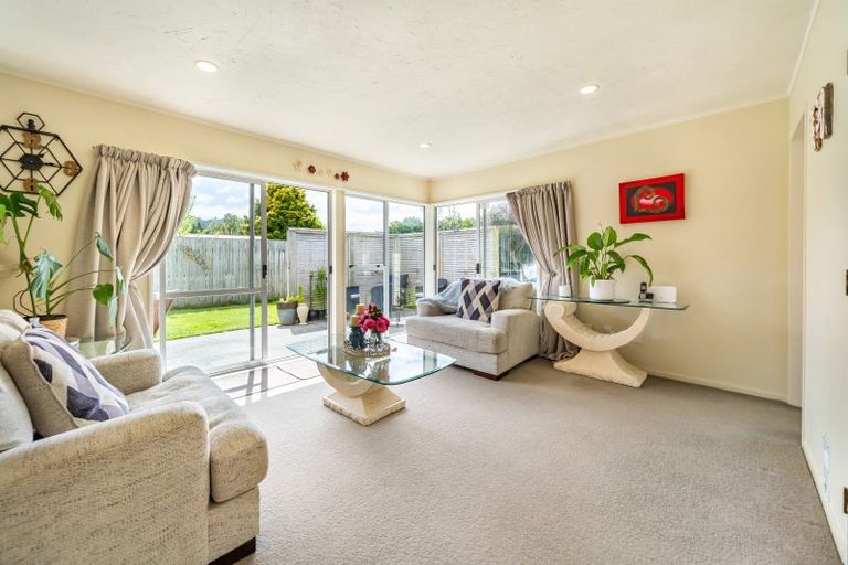 Photo of property in 20 Memphis Grove, Totara Park, Upper Hutt, 5018