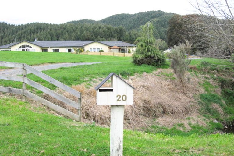 Photo of property in 20 Maui Pomare Road, Nikau Valley, Paraparaumu, 5032
