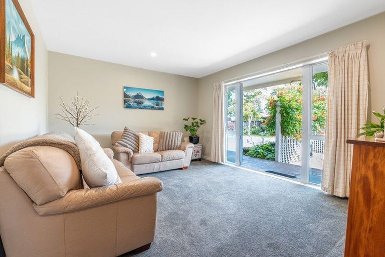 Photo of property in 11 Chokebore Place, Sockburn, Christchurch, 8042