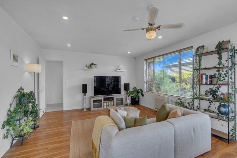 Photo of property in 16 Thistledown Place, Woolston, Christchurch, 8062