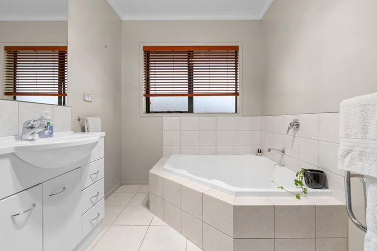 Photo of property in 55 Oaklands Drive, Cambridge, 3434