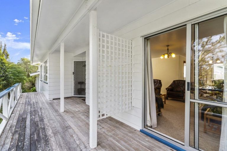 Photo of property in 1 Denver Avenue, Sunnyvale, Auckland, 0612