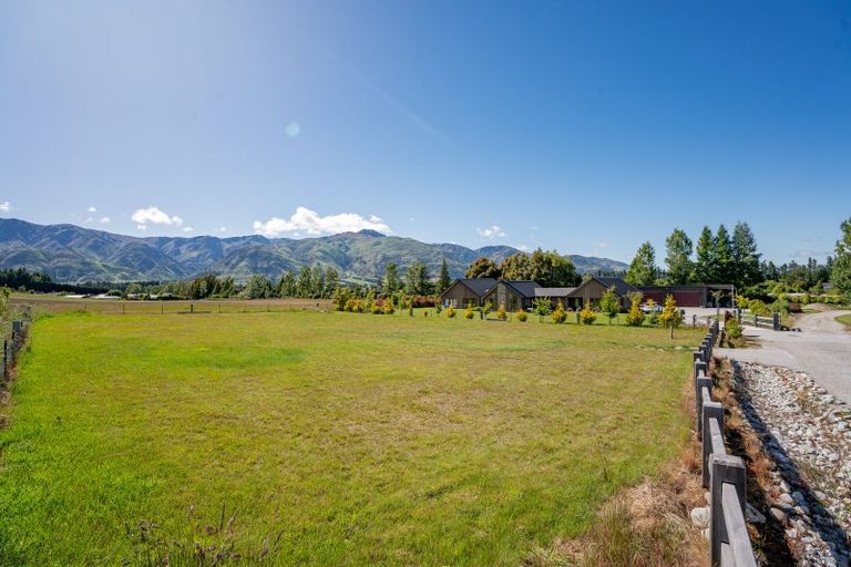 Photo of property in 13 Skylark Place, Lake Hawea, 9382