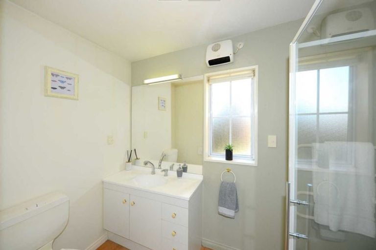 Photo of property in 233 Avonhead Road, Avonhead, Christchurch, 8042