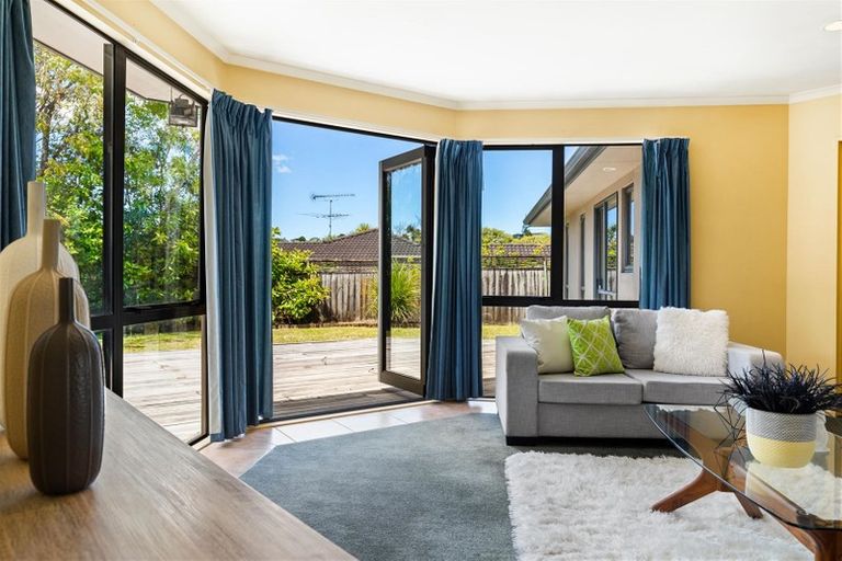 Photo of property in 32 John Jennings Drive, Oteha, Auckland, 0632
