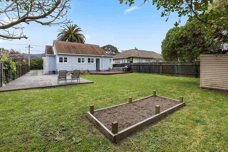 Photo of property in 114 Cambridge Terrace, Fairfield, Lower Hutt, 5011