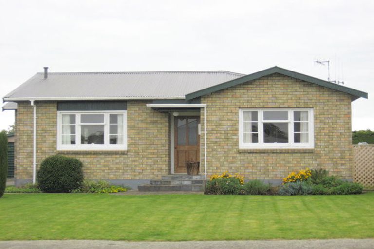 Photo of property in 6 Douglas Street, Levin, 5510