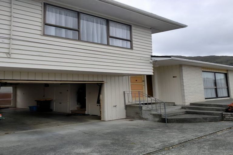 Photo of property in 44 Saint Ronans Avenue, Waterloo, Lower Hutt, 5011