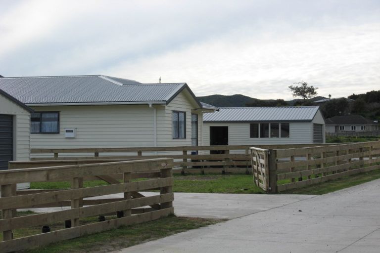 Photo of property in 5 Ashburn Road, Wainuiomata, Lower Hutt, 5014