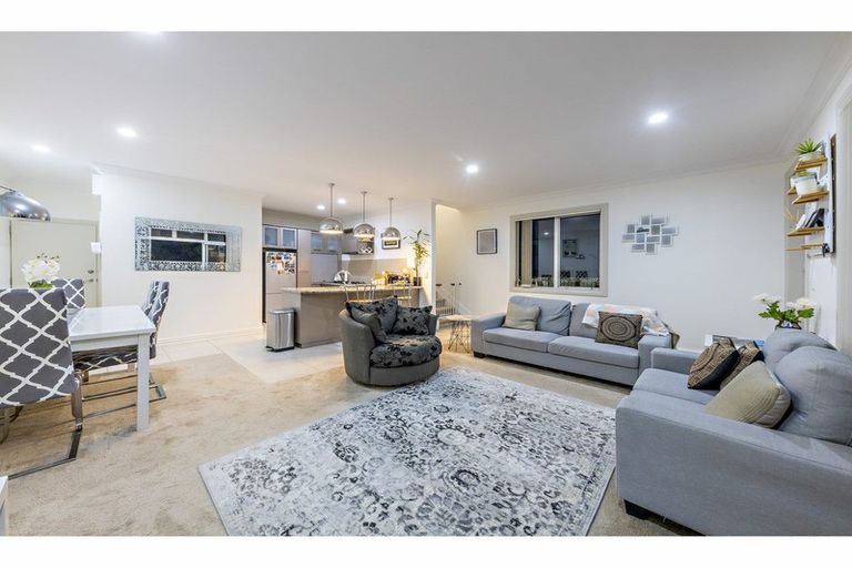 Photo of property in 8/126 Stancombe Road, Flat Bush, Auckland, 2016