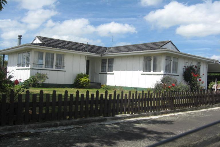 Photo of property in 2 Maire Street, Pahiatua, 4910