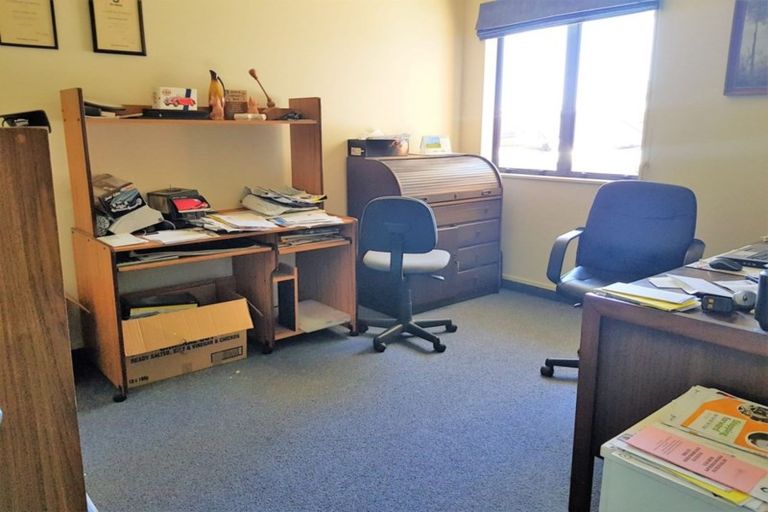 Photo of property in 17a Ruahine Street, Dannevirke, 4930