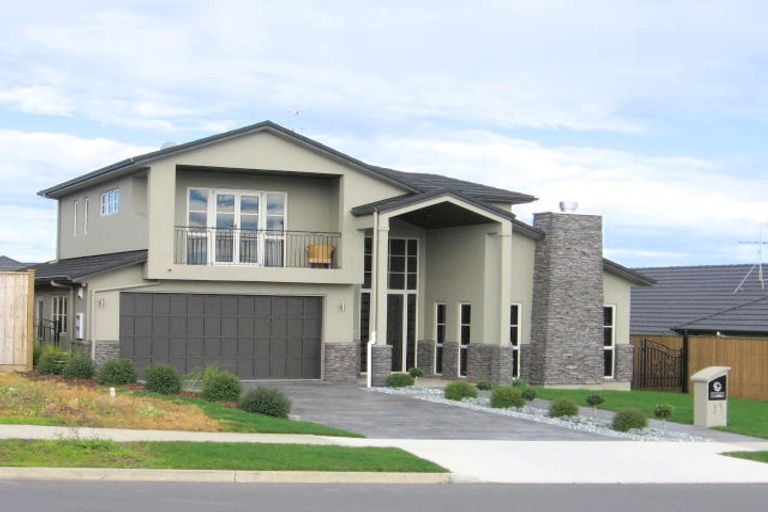 Photo of property in 43 Bronwylian Drive, Flat Bush, Auckland, 2016