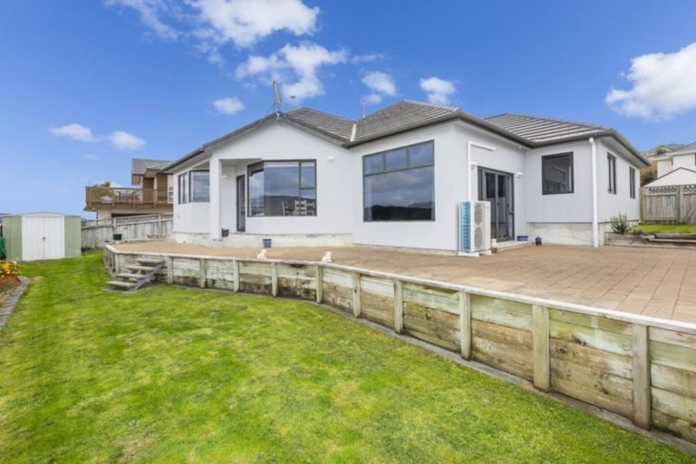 Photo of property in 17 Birkinshaw Grove, Riverstone Terraces, Upper Hutt, 5018