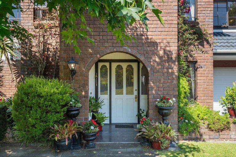 Photo of property in 32 Onetaunga Road, Chatswood, Auckland, 0626