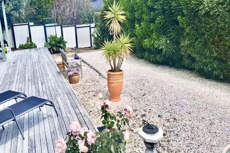 Photo of property in 16 Pacific Parade, Army Bay, Whangaparaoa, 0930