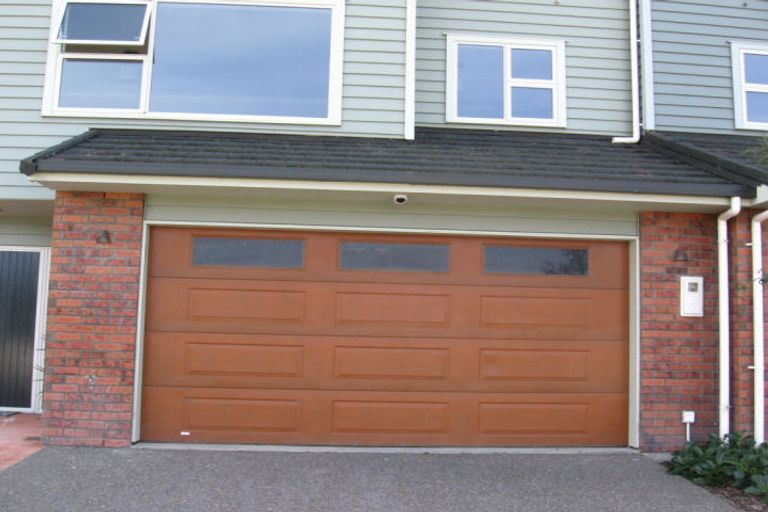 Photo of property in 16 Curnow Way, Kaiwharawhara, Wellington, 6035