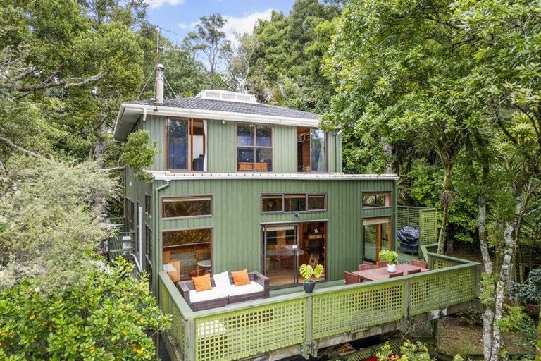 Photo of property in 18 Tinopai Road, Titirangi, Auckland, 0604