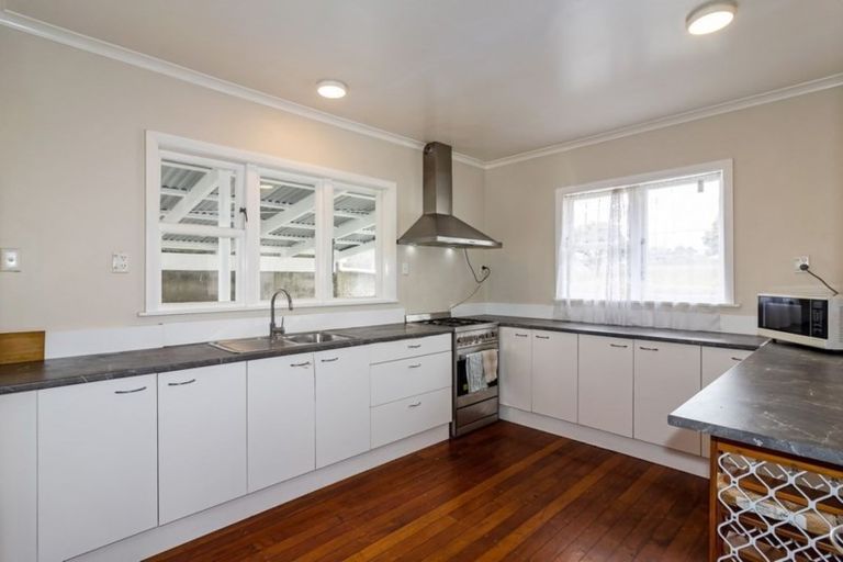 Photo of property in 58 Broderick Road, Johnsonville, Wellington, 6037