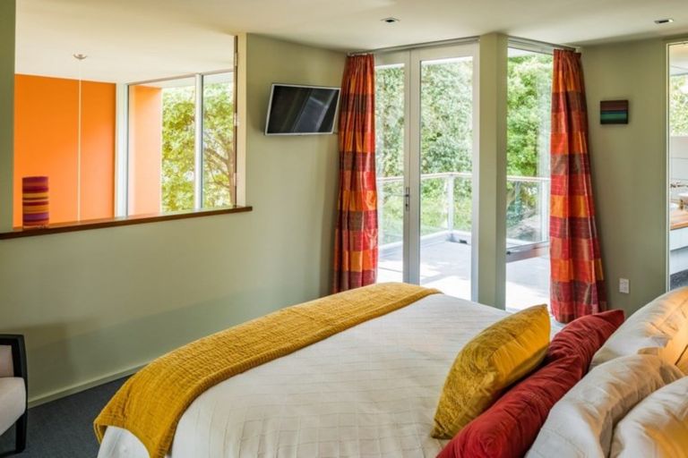 Photo of property in 22 Puriri Street, Eastbourne, Lower Hutt, 5013