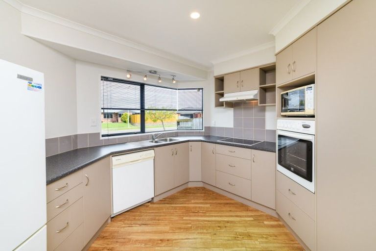 Photo of property in 5 Daniel Place, Kelvin Grove, Palmerston North, 4414