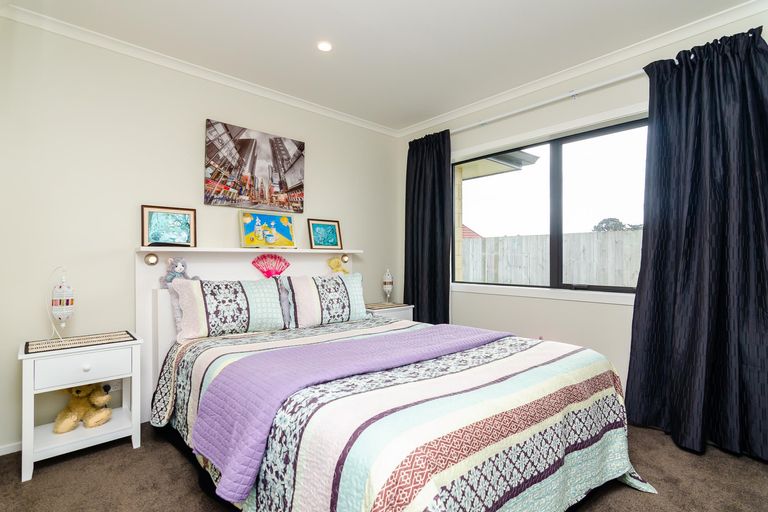 Photo of property in 27 Feist Street, Carterton, 5713