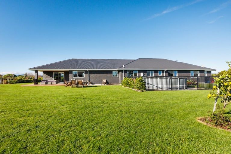 Photo of property in 21 Loveston Lane, Kelvin Grove, Palmerston North, 4470