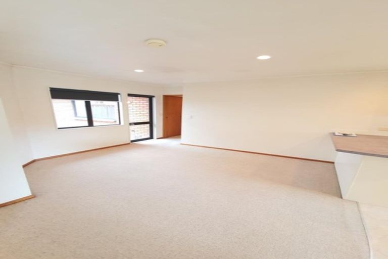 Photo of property in 350e Great South Road, Opaheke, Papakura, 2113