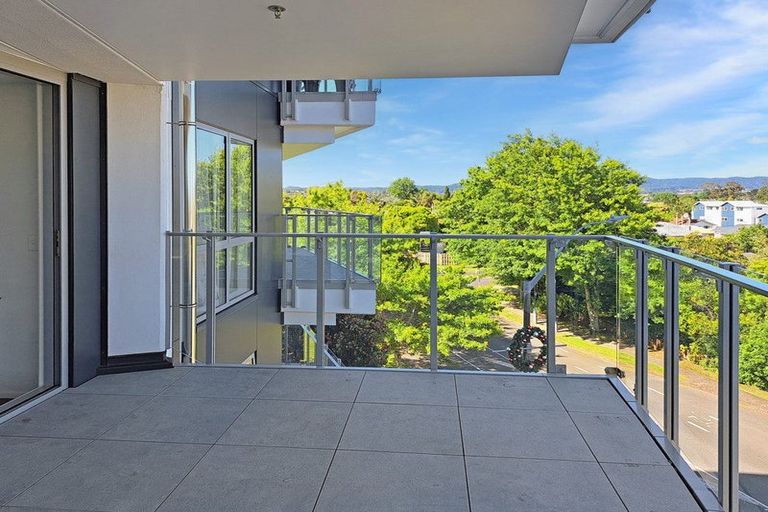 Photo of property in Bella Vista, 3b/84 Gunner Drive, Te Atatu Peninsula, Auckland, 0610