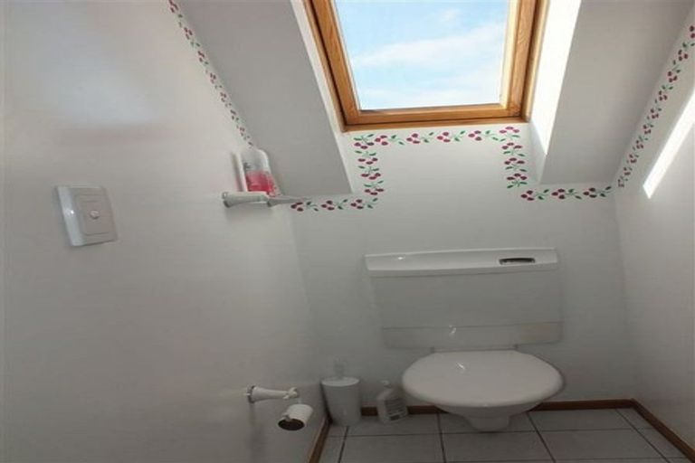 Photo of property in 11 Brockhall Lane, Avonhead, Christchurch, 8042