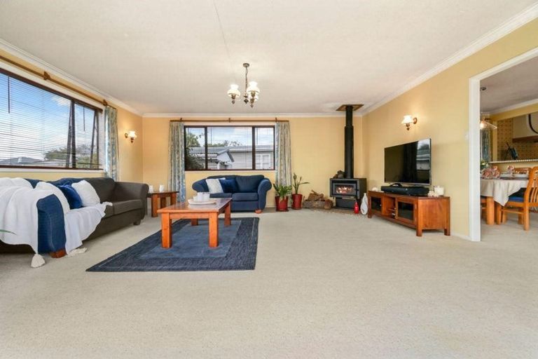 Photo of property in 11 Brennan Avenue, Te Atatu Peninsula, Auckland, 0610