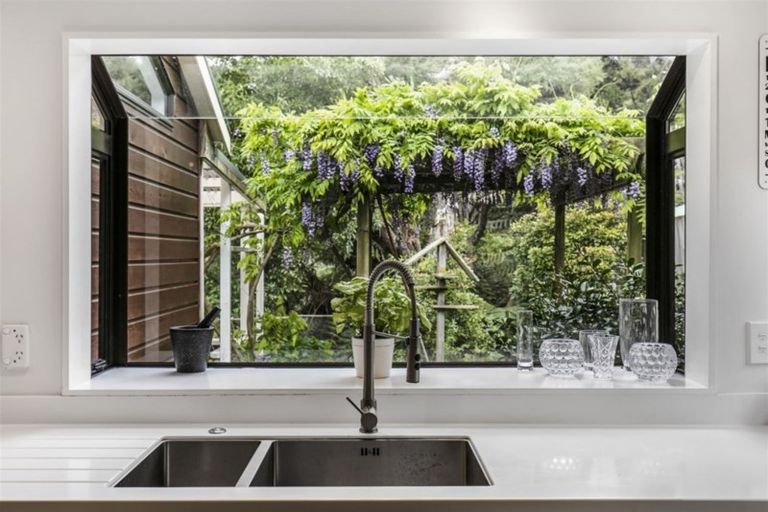 Photo of property in 2/22 Lagoon Way, West Harbour, Auckland, 0618