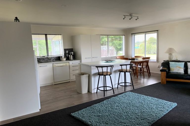 Photo of property in 52 Sarah Street, Waikawa Beach, Levin, 5573