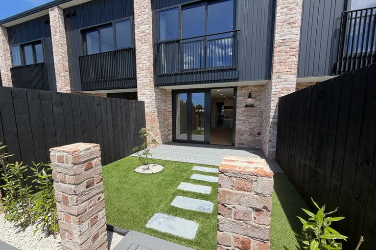 Photo of property in 4/139 Tirimoana Road, Te Atatu South, Auckland, 0602