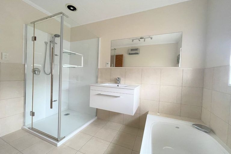 Photo of property in 2 Aitchison Place, Levin, 5510