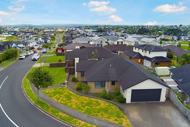 Photo of property in 5 Mcwhirters Farm Lane, Massey, Auckland, 0614