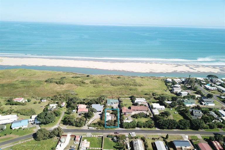 Photo of property in 10 Kakapo Road, Ahipara, Kaitaia, 0481