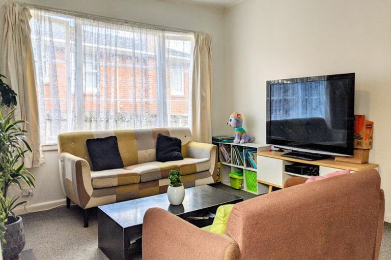 Photo of property in 1/72 Nikau Street, New Lynn, Auckland, 0600