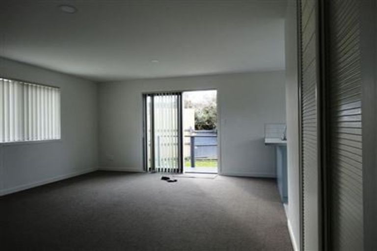 Photo of property in 14 Joshua Place, Weymouth, Auckland, 2103