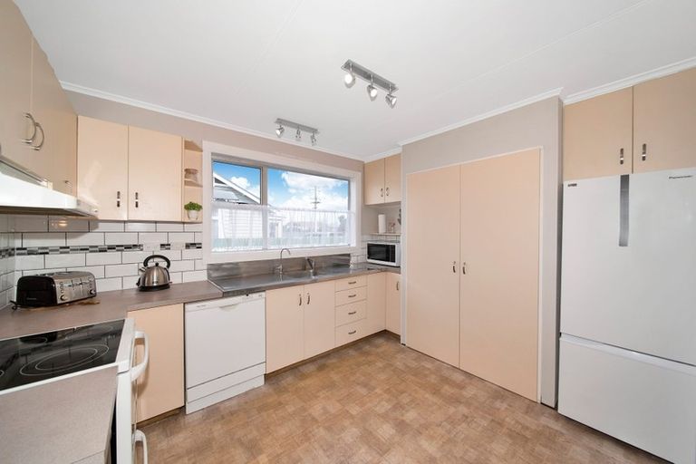 Photo of property in 28 Disraeli Street, Hawera, 4610