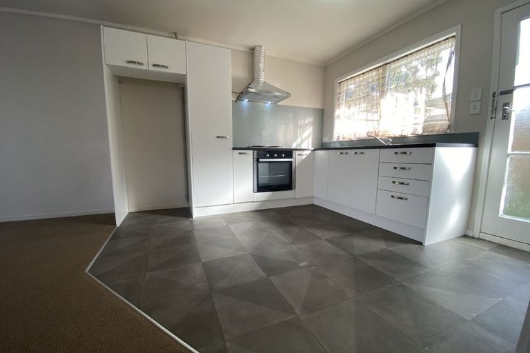 Photo of property in 37 Spence Road, Henderson, Auckland, 0612