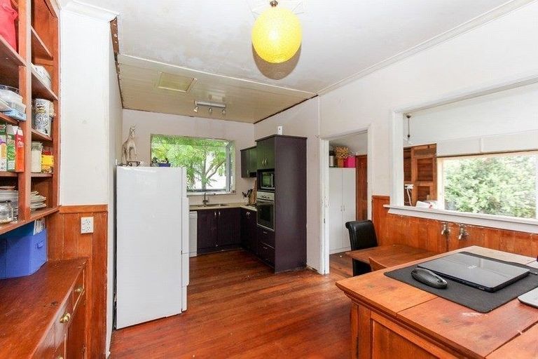 Photo of property in 166 Seaview Road, Westown, New Plymouth, 4310