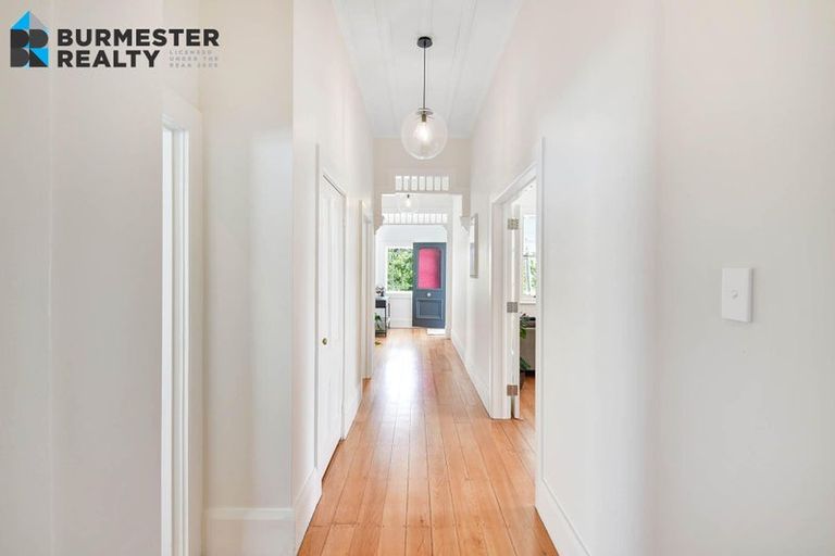 Photo of property in 5 Porter Crescent, Helensville, 0800