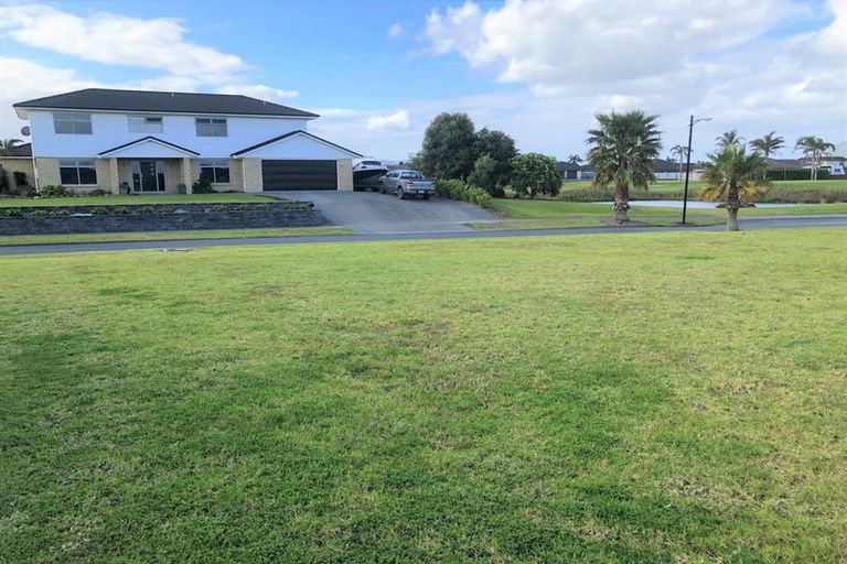 Photo of property in 114 Barbados Way, One Tree Point, 0118