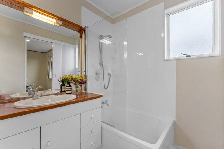 Photo of property in 2/56 Lavery Place, Sunnynook, Auckland, 0632