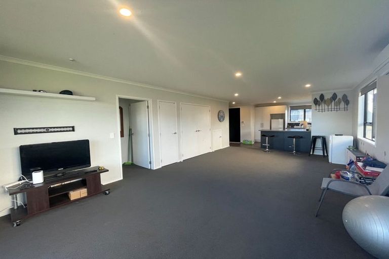 Photo of property in 27 Discovery Place, Marfell, New Plymouth, 4310
