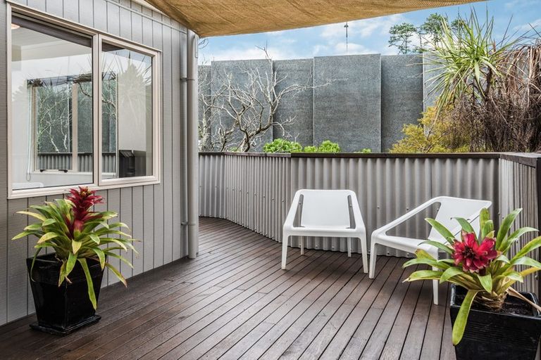 Photo of property in 1042a Great North Road, Point Chevalier, Auckland, 1022