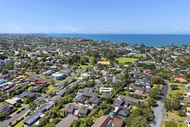 Photo of property in 2/52 Maxwelton Drive, Mairangi Bay, Auckland, 0630