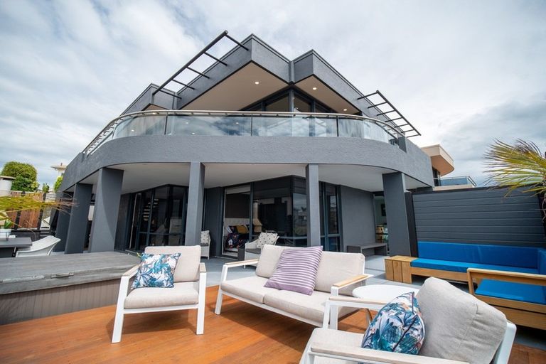 Photo of property in 1a Mission Street, Moturoa, New Plymouth, 4310